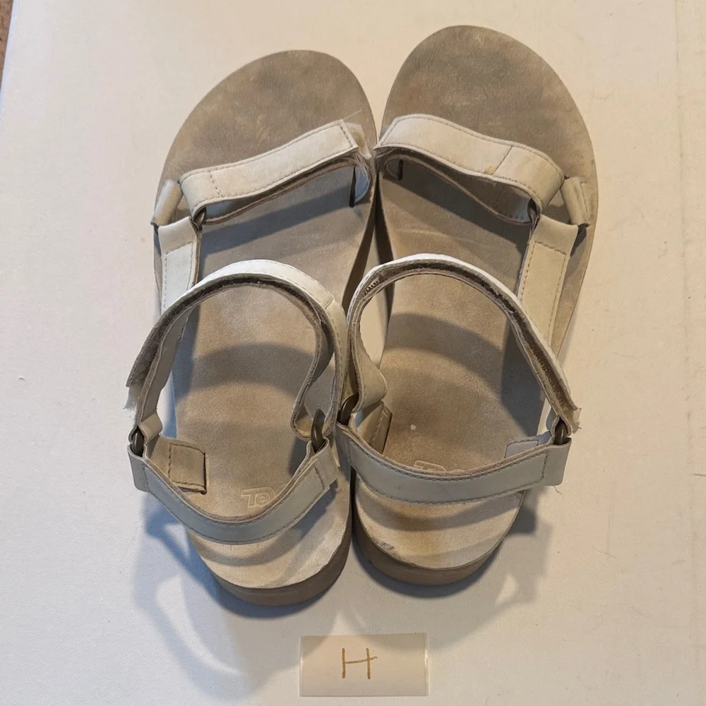 Teva Women's Tan Sandals - Picture 3 of 5